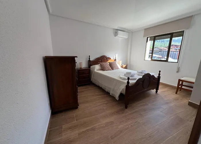 El Mirador De Cabezuela, Con Vistas Al Valle Del Jerte *